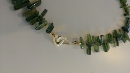 Turmalincollier mit Goldschließe